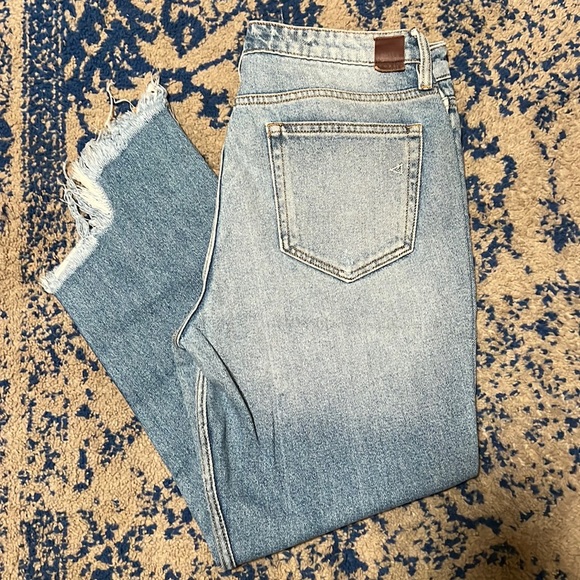 The Best Frayed Cuff Mom Jeans✨ by HIDDEN Jeans (Buckle) - Picture 2 of 9